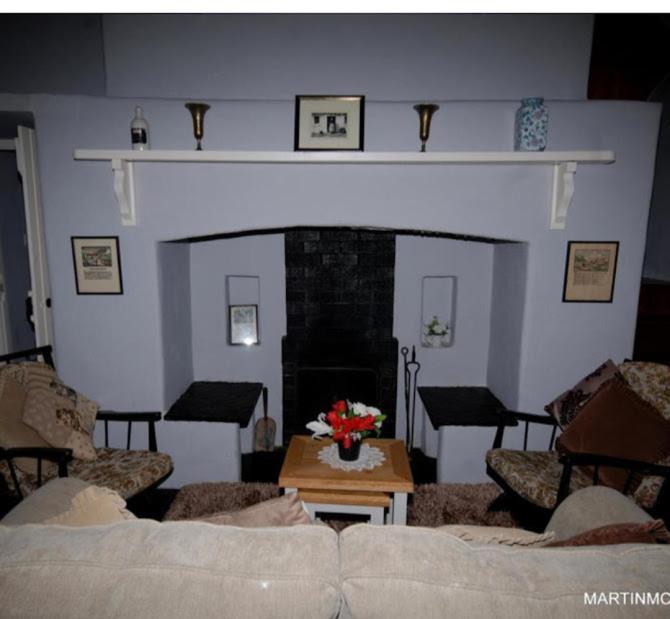 Thatcted Cottages Lough Derg Dromineer Eksteriør billede